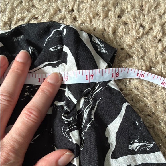 b. young Black and White Boxy Graphic Long Sleeve Blouse - Picture 13 of 16